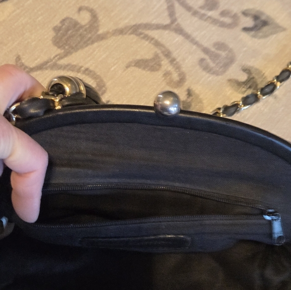 A Chanel Vibe Black Genuine Leather Quilted Diamond Purse W Tassel - Picture 4 of 13